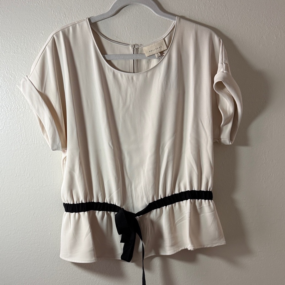 MELLODAY Top with Black Tie Detail - Picture 2 of 8